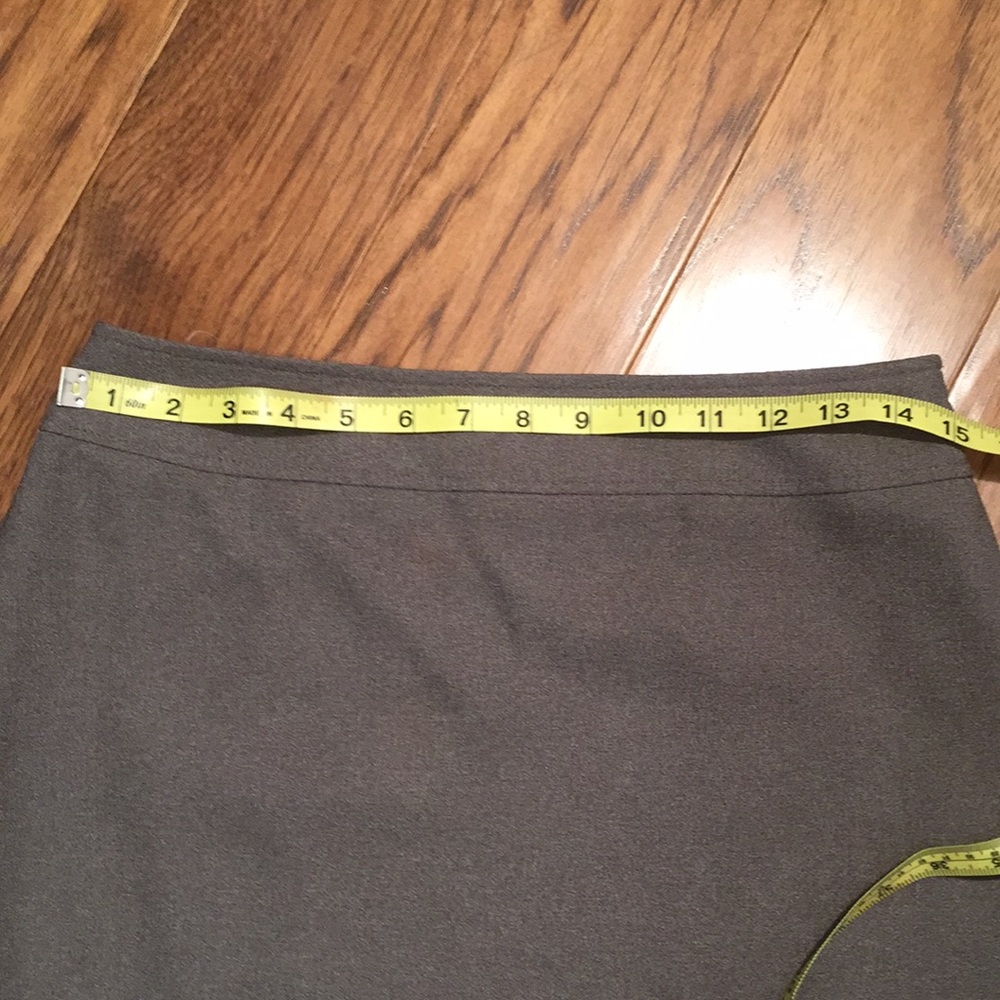 Grey pencil skirt with back pleat - Picture 4 of 7